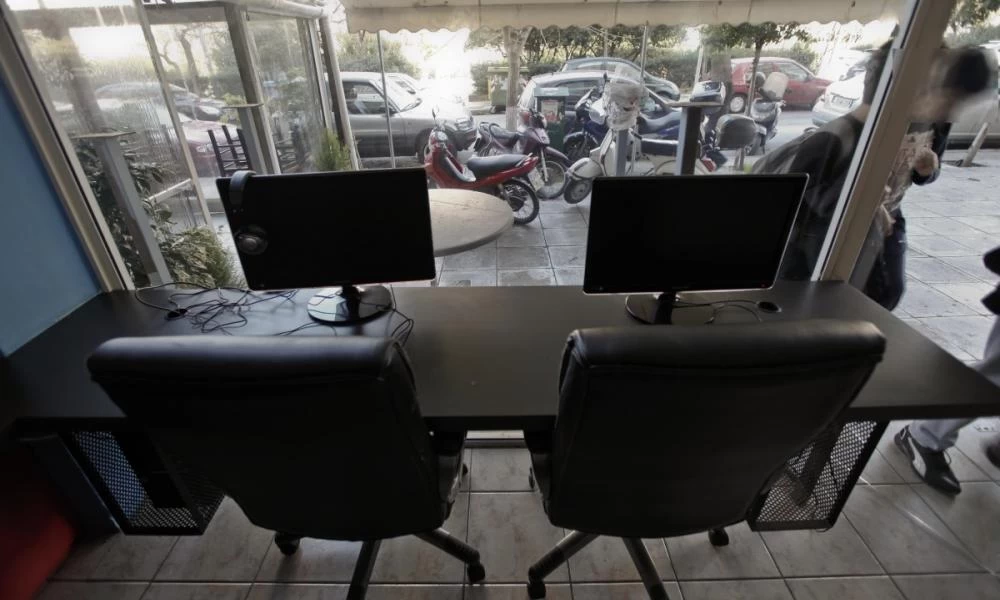 Internet cafe: Ανοιχτά μεν, χωρίς πελάτες δε αφού είναι ανεμβολίαστοι